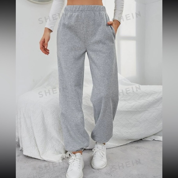 Grey joggings with pockets - Picture 1 of 7